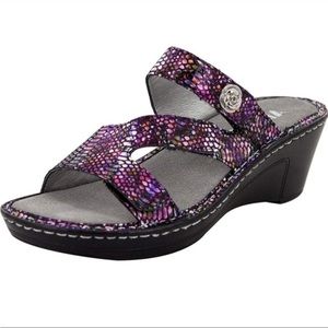 Alegria Loti Funtastic Snakeprint Leather Wedge Sandals Womens Size 38 Purple